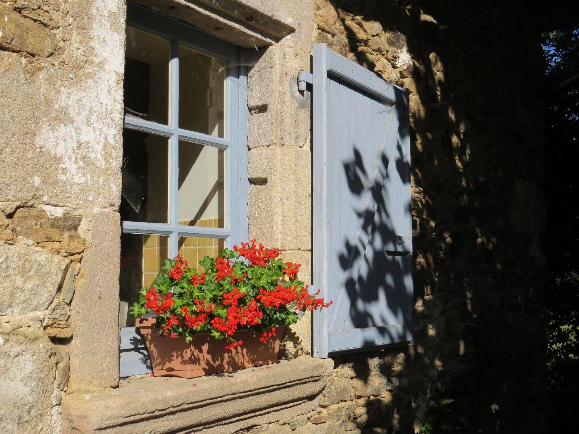 Bed and Breakfast Domaine De La Clauzade Saint-Germain-les-Vergnes Екстер'єр фото